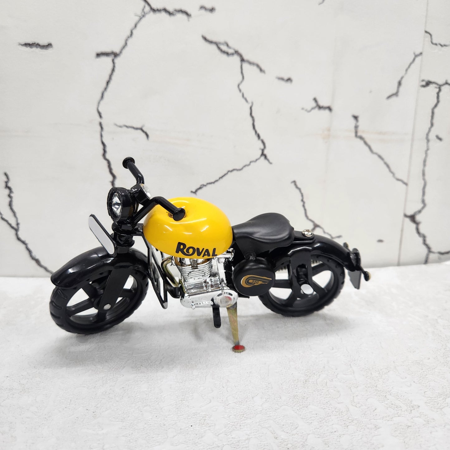 Royal Diecast Metal Bike (Size: 20 cm)